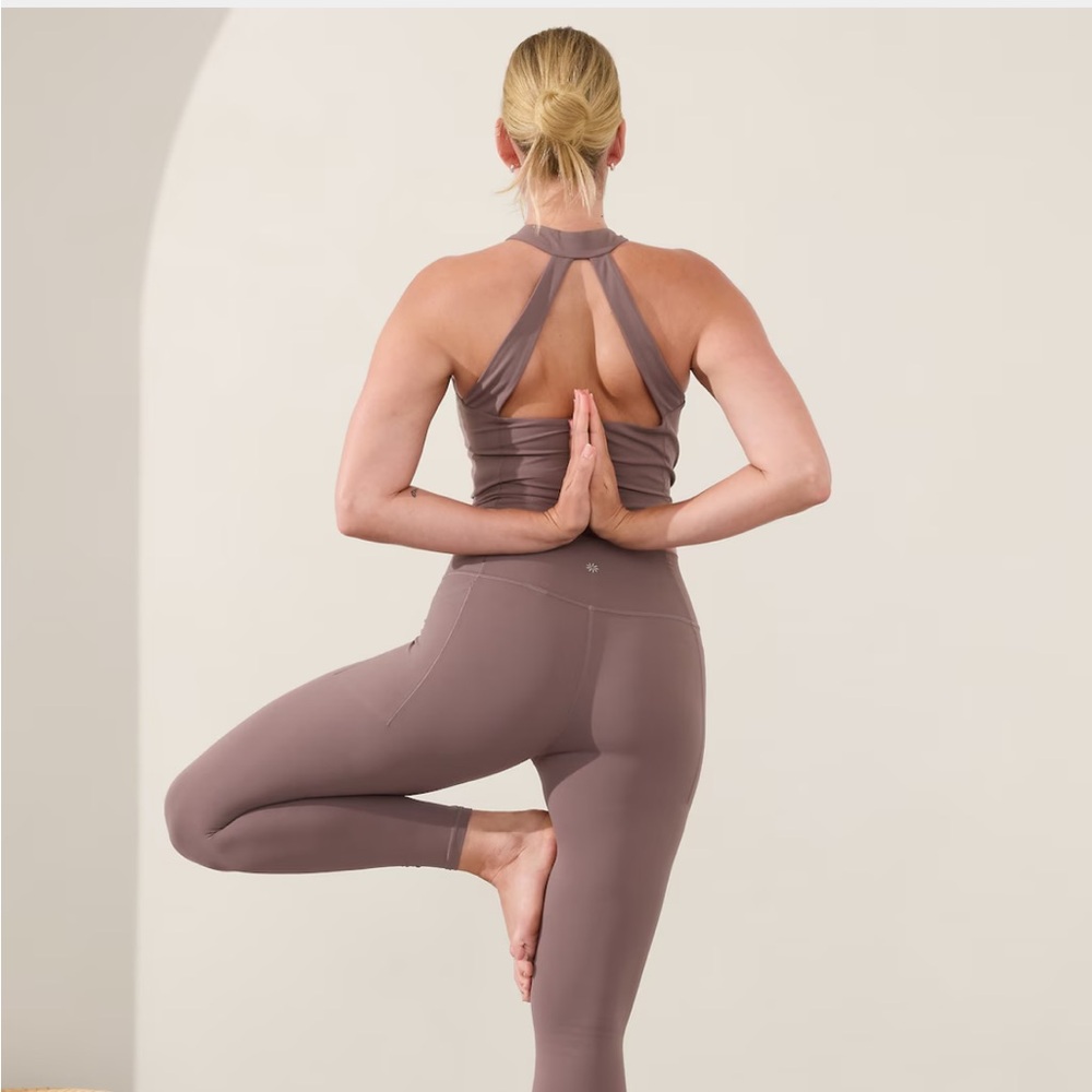 TRANSCEND STASH HIGH RISE LEGGING
Ultra-lightweight barely-there feeling.NWT